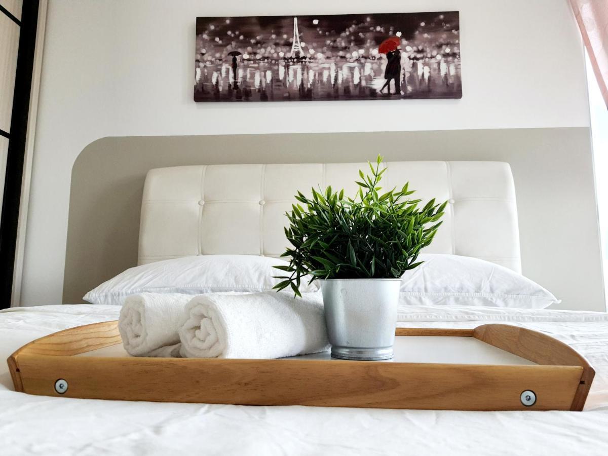 Apartamento Residensi Flora Seri Kembangan Exterior foto