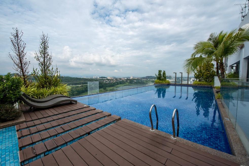 Apartamento Residensi Flora Seri Kembangan Exterior foto